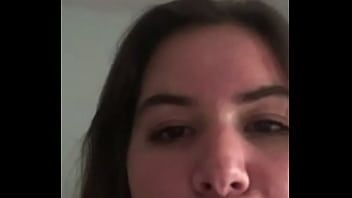 تشغيل تظهر الكلية الساخنة في سن المراهقة الحمار ويفعل فعل غريب