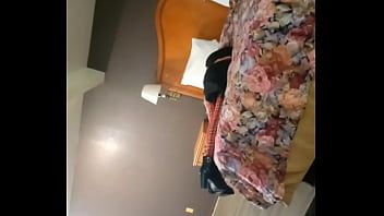 Putar Remaja kulit putih tertangkap basah sedang bercinta di kamera tersembunyi buatan sendiri