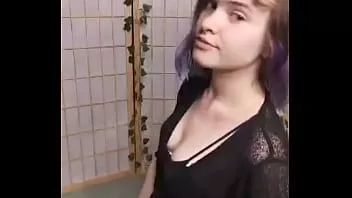 تشغيل حار cammer prim إغاظة جسدها مثير على peri