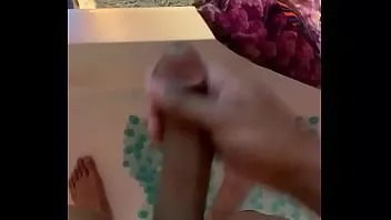 Odtwórz Napalony pod prysznicem musiał zepsuć szybką nakrętkę?