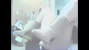 Redare Ploaie de catifea stropește pe niște jucării imense incredibile în timp ce pozează în pură plăcere