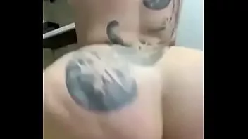 播放 俄罗斯女孩如此性感和角质出现她的阴户