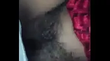 播放 哥哥姐姐他妈的，他们一个人在家。