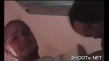 play 诱人的塔尼娅探索荡妇的世界