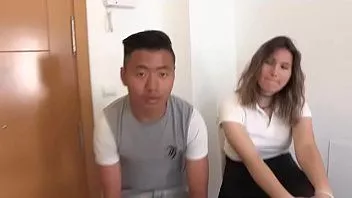 play Alexia și prietenul ei cel mare le învață despre sex adolescenților fără experiență