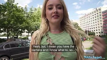 Afspelen Publieke agent, hete jonge blondine wil de grote lul van vreemden voor het maken van inhoud