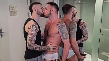 play 3 premières minutes du cadeau d'anniversaire d'un amant sexy