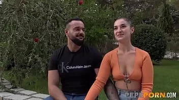 Play Outdoor love for an amateur couple: candy fly and her boyfriend want to be watched having sex!