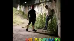 play Brazylijski amator oddaje swój tyłek nieznajomemu w miejscu publicznym