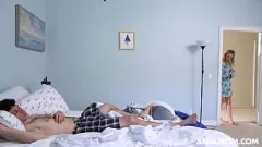 play Der zierliche Teenager Charlie Forde bekommt Hardcore im POV