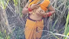 Putar Pertemuan Luar Ruangan Bhabhi Desa Desi India yang Panas