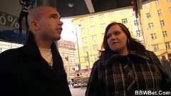 تشغيل السمين طبطب BBW مع غنيمة ضخمة يحصل على التقاط ومارس الجنس من الخلف