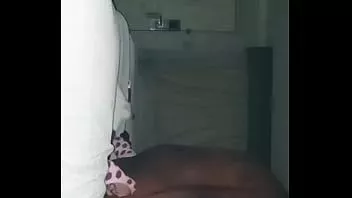 Jouer Une bonne chatte l'autre nuit, la petite salope avait un beau cul quand même !!