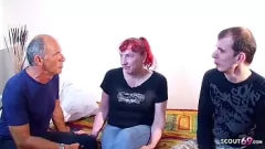 Oynat Çirkin bir büyükanne milf ve onun olgun kızıl saçlı üvey annesinin vahşi bir üçlüde genç bir bakire komşuyla sikiştiği 90'ların vahşi Alman vintage hardcore pornosunu keşfedin