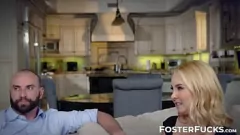 Abspielen Aaliyah Love und Laney Gray bei einem heißen Dreier mit Gesichts- und Blowjob-Action